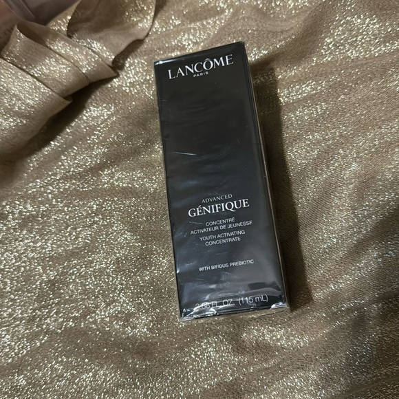 Lancôme ADVANCED GÉNIFIQUE FACE SERUM - Picture 2 of 10